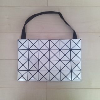 ISSEY MIYAKE イッセイ ミヤケ バオバオ ショルダーバッグ BB91-AG921 ホワイト gy