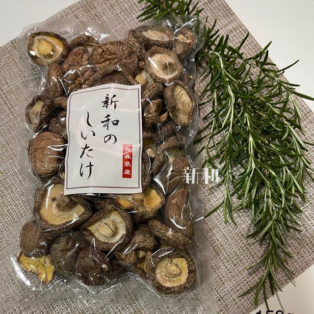 干し椎茸   100ｇ 青森県産　軸なし　しいたけ 食品/飲料/酒の食品(野菜)の商品写真