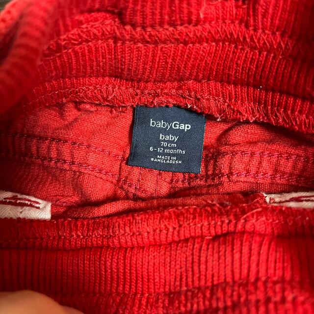 babyGAP(ベビーギャップ)のコーデュロイ赤パンツ　70 キッズ/ベビー/マタニティのベビー服(~85cm)(パンツ)の商品写真