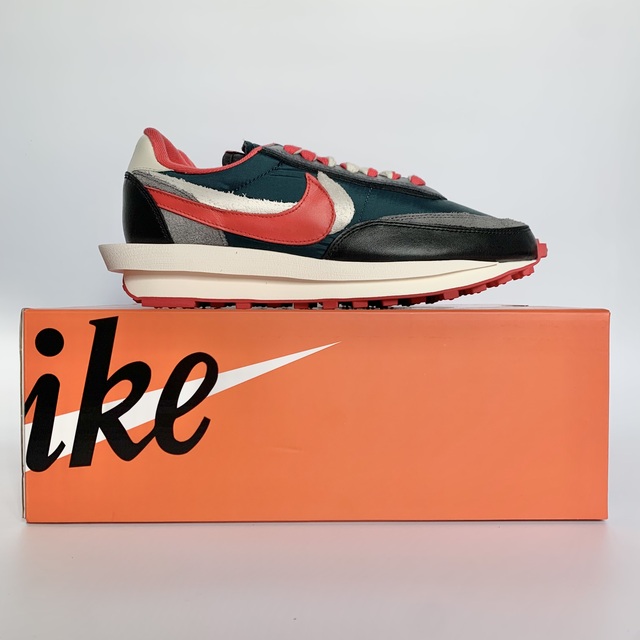 NIKE(ナイキ)のNike x Sacai x Undercover university red メンズの靴/シューズ(スニーカー)の商品写真