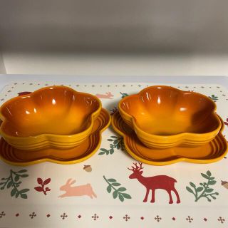 ルクルーゼ(LE CREUSET)のル・クルーゼ　フラワー皿とフラワーうつわ2点セット(食器)