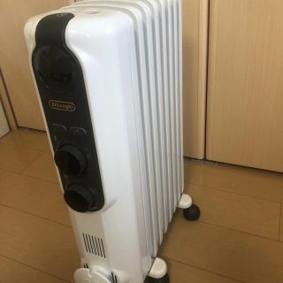 デロンギ(DeLonghi)のデロンギ　オイルヒーター1200w(オイルヒーター)