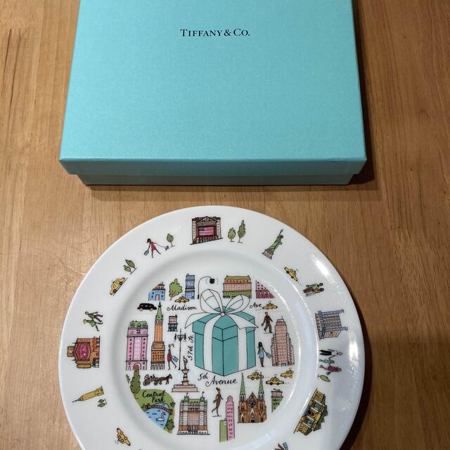 Tiffany & Co.(ティファニー)の新品未使用　2枚　ティファニー 5thアベニュー プレート　箱付き インテリア/住まい/日用品のキッチン/食器(食器)の商品写真