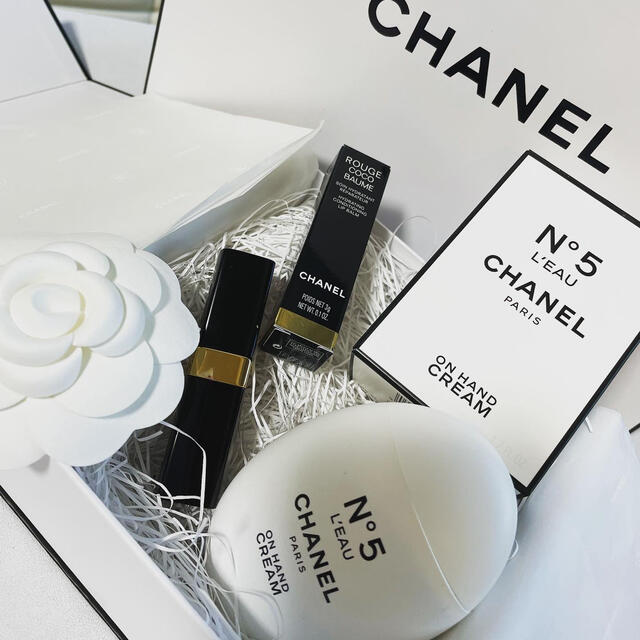 CHANEL(シャネル)のCHANEL ローハンドクリーム＆リップクリームセット❤️新品未使用 コスメ/美容のボディケア(ハンドクリーム)の商品写真