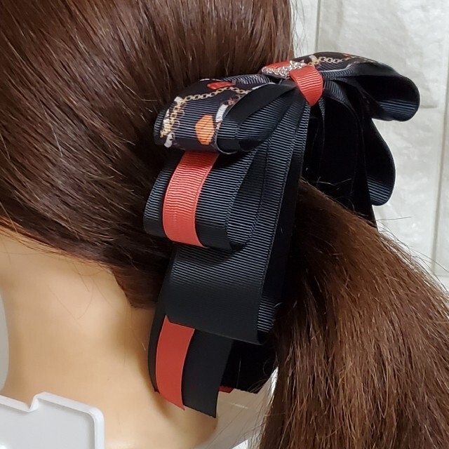 【13cmバナナクリップ　バネ付き】チェーンバック柄　スカーフ柄 レディースのヘアアクセサリー(バレッタ/ヘアクリップ)の商品写真