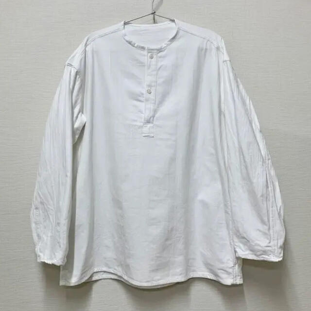 COMOLI(コモリ)のデッド ロシア軍 スリーピングシャツ ホワイト50-4 デットストック メンズのトップス(Tシャツ/カットソー(七分/長袖))の商品写真