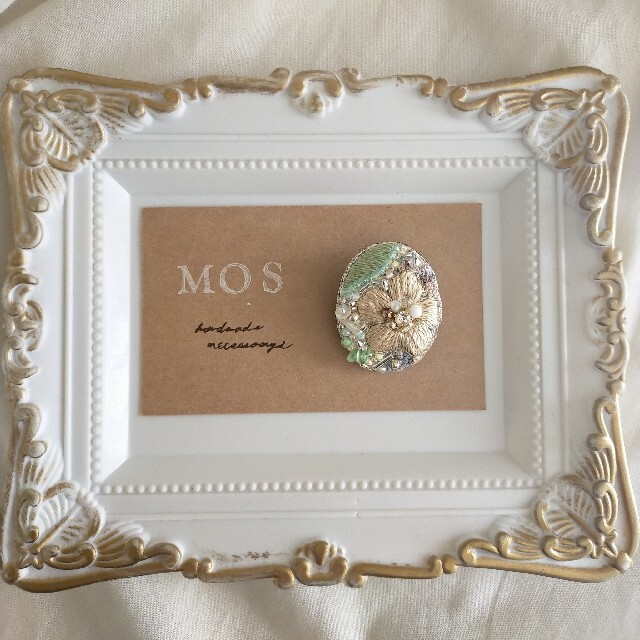 ますが﹤ 手刺繍ブローチ フラワーデザインの通販 by MOS. shop|ラクマ ビーズ スパンコール ビジュー シルバーを