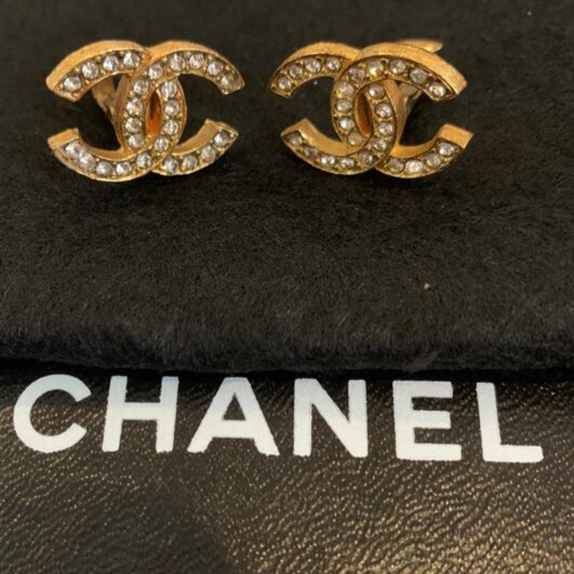 CHANEL(シャネル)の超美品CHANELヴィンテージCCラインストーンイヤリング　刻印有正規代理店購入 レディースのアクセサリー(イヤリング)の商品写真