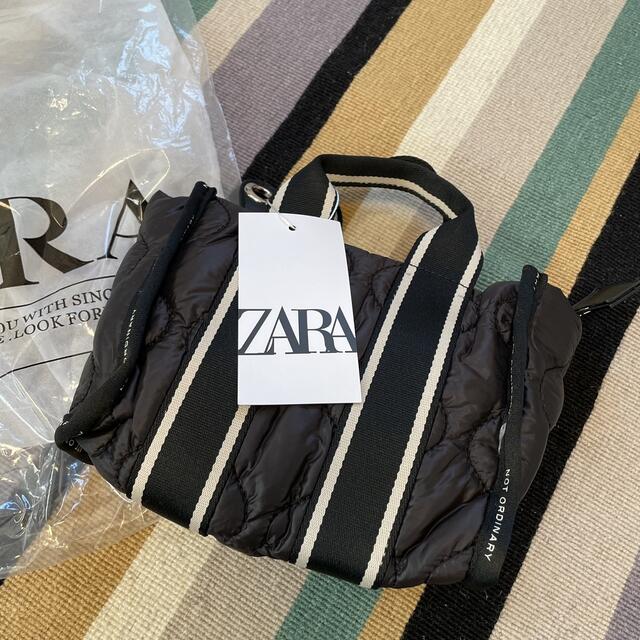 ZARA(ザラ)のZARA テキストディテール ナイロン ミニ トートバッグ 黒 ショルダー 希少 レディースのバッグ(ショルダーバッグ)の商品写真