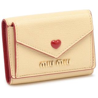 MIU MIU(折り財布)のフリマアイテム一覧 MIU MIU(折り財布)のフリマアイテム一覧