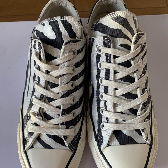 CONVERSE(コンバース)のALLSTAR ゼブラ柄　レア　23.5cm レディースの靴/シューズ(スニーカー)の商品写真
