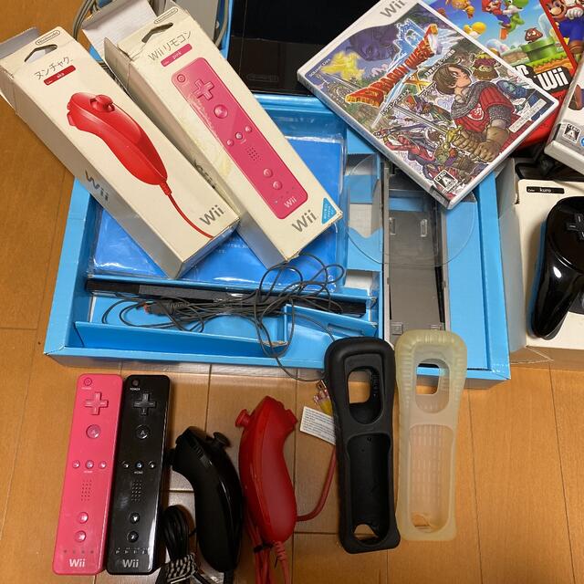 Wii(ウィー)のニンテンドー　Wii  めちゃお得ヌンチャク　人気ゲームソフト６枚セット エンタメ/ホビーのゲームソフト/ゲーム機本体(家庭用ゲーム機本体)の商品写真