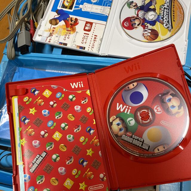 Wii(ウィー)のニンテンドー　Wii  めちゃお得ヌンチャク　人気ゲームソフト６枚セット エンタメ/ホビーのゲームソフト/ゲーム機本体(家庭用ゲーム機本体)の商品写真