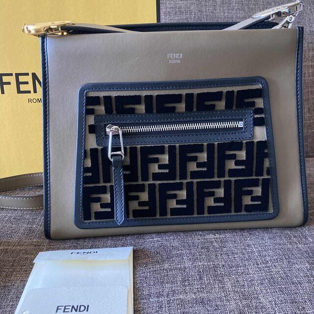 FENDI(フェンディ)のレア　FENDI ラナウェイ　バッグ レディースのバッグ(ハンドバッグ)の商品写真