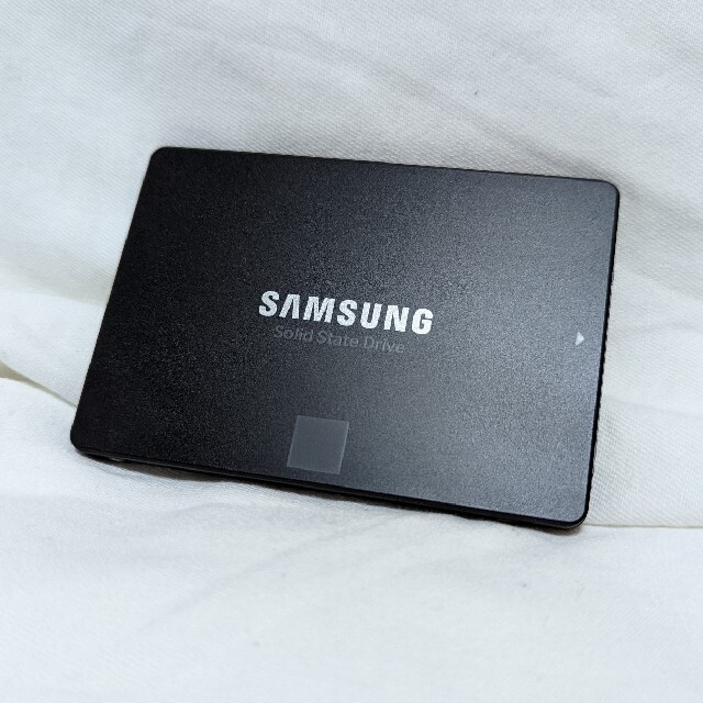 SAMSUNG(サムスン)のSamsung 860EVO 1TB SATA SSD スマホ/家電/カメラのPC/タブレット(PCパーツ)の商品写真