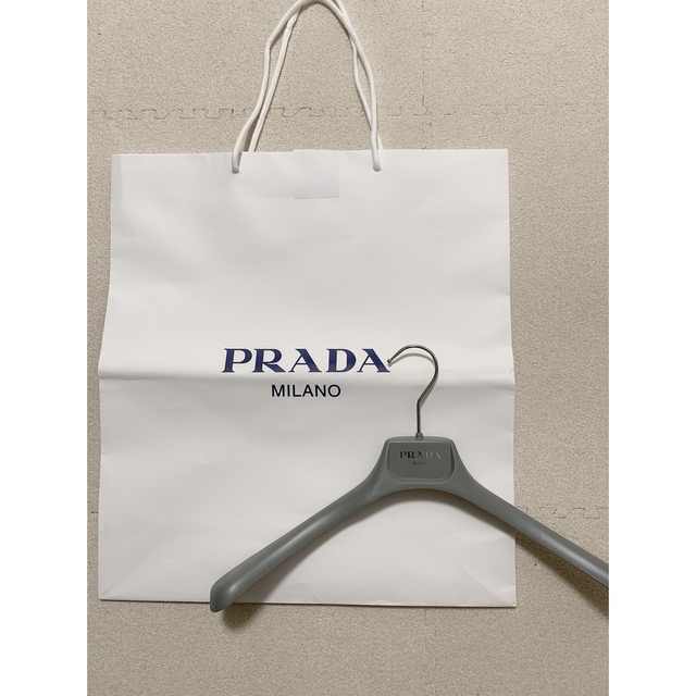 PRADA(プラダ)の※本日限定値下げ※【美品・試着のみ PRADAショートダウン】 レディースのジャケット/アウター(ダウンジャケット)の商品写真