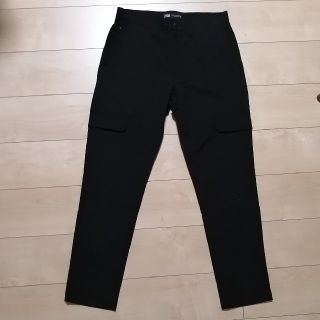 ザラ(ZARA)のZARA スキニーカーゴパンツ　黒　新品　春夏もの(ワークパンツ/カーゴパンツ)