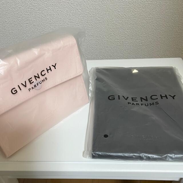GIVENCHY(ジバンシィ)のGIVENCHY ミラー　ポーチ　セット レディースのファッション小物(ポーチ)の商品写真