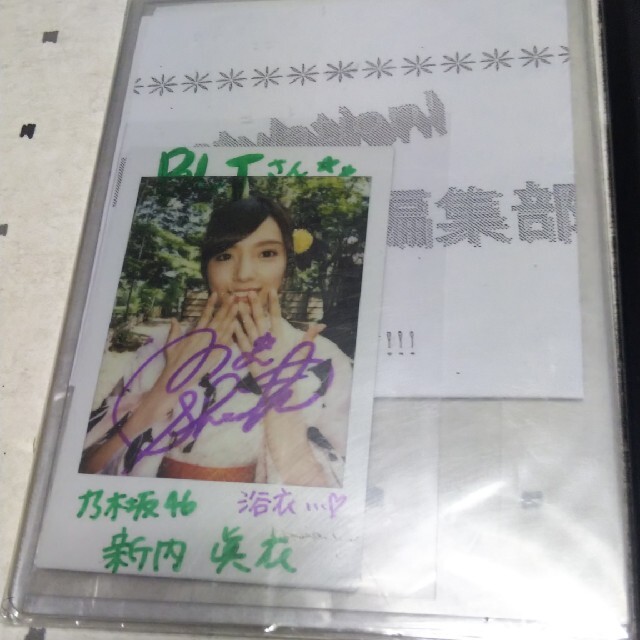 乃木坂46新内眞衣の直筆サイン入りチェキ エンタメ/ホビーのタレントグッズ(アイドルグッズ)の商品写真