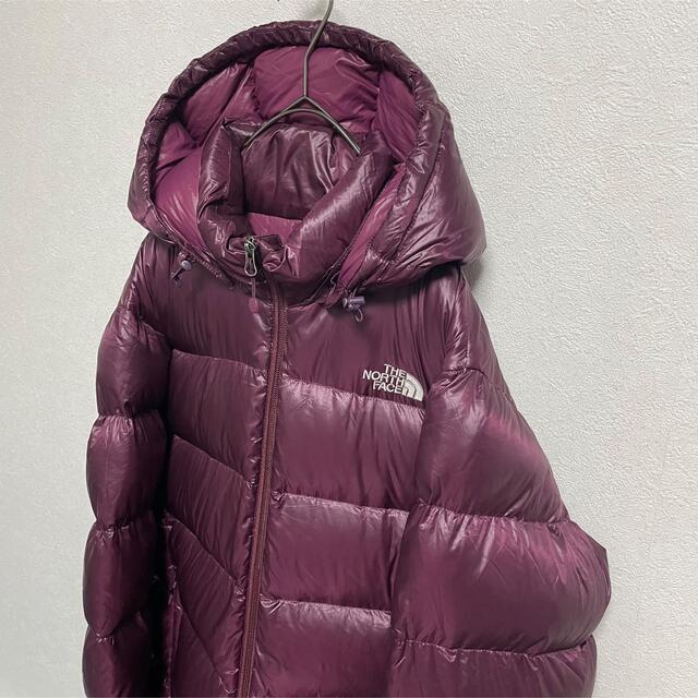 THE NORTH FACE(ザノースフェイス)の美品 ノースフェイス 700 ダウンジャケット男女着用可 濃紫 フード付け外し可 レディースのジャケット/アウター(ダウンジャケット)の商品写真