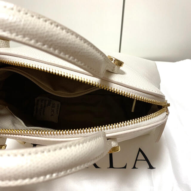 未使用に近い極上美品♡FURLA フルラ♡パイパー♡Sサイズ♡ホワイト