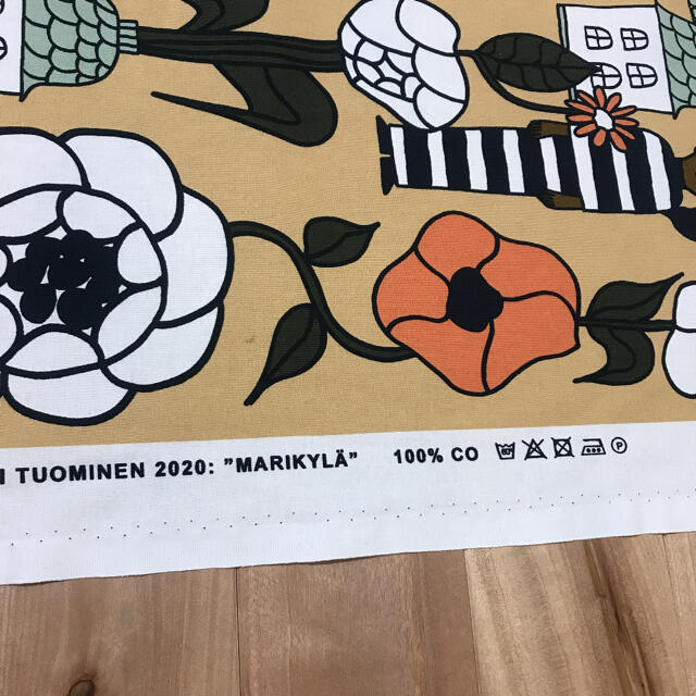 marimekko(マリメッコ)の新品　マリメッコ　マリキュラ　生地 ハンドメイドの素材/材料(生地/糸)の商品写真