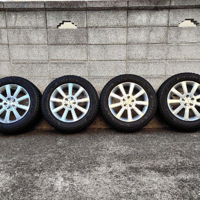 225/60R17  スタッドレスタイヤ自動車