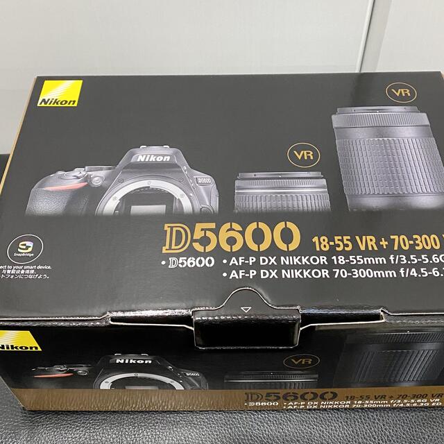 Nikon(ニコン)の【新品未開封】Nikon D5600 ダブルズームキット（3年安心保証） スマホ/家電/カメラのカメラ(デジタル一眼)の商品写真