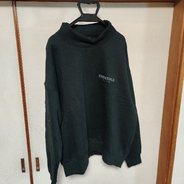 FEAR OF GOD(フィアオブゴッド)の新品 Fear of God ESSENTIALS モックネック Lサイズ 黒 メンズのトップス(スウェット)の商品写真