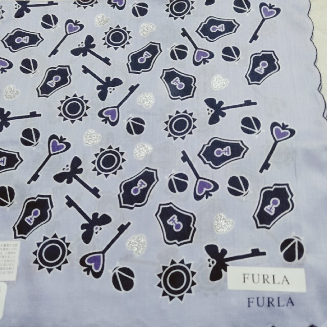 Furla(フルラ)のP 88　フルラハンカチ↙ レディースのファッション小物(ハンカチ)の商品写真
