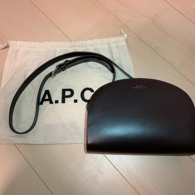 A.P.C ハーフムーン