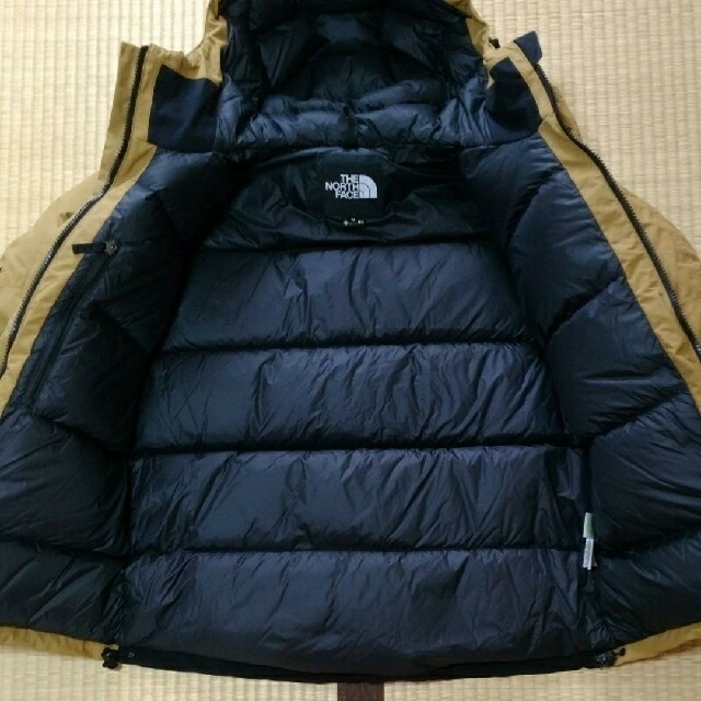 THE NORTH FACE(ザノースフェイス)の【美品・希少】M  ブリティッシュカーキ マウンテンダウンジャケット メンズのジャケット/アウター(ダウンジャケット)の商品写真