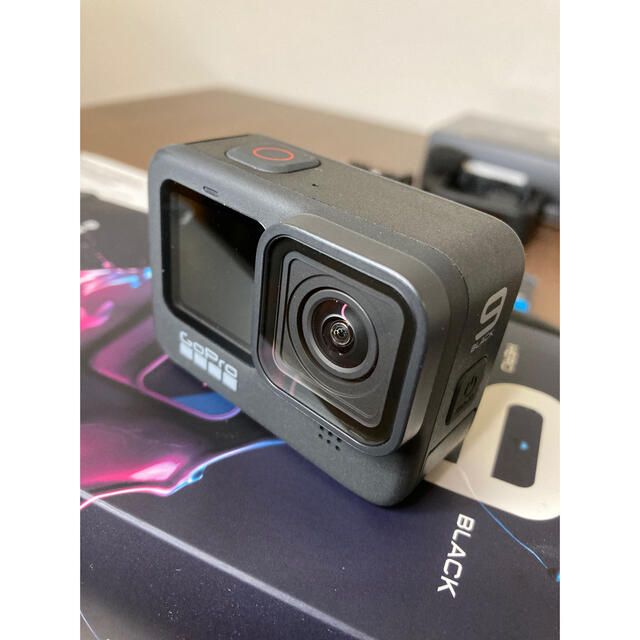 GoPro(ゴープロ)の【美品】GoPro HERO9 BLACK & メディアモジュラー　おまけ有り スマホ/家電/カメラのカメラ(ビデオカメラ)の商品写真