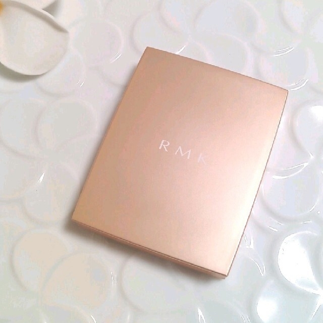 RMK(アールエムケー)のRMK   ローズウッドデイドリーム ４アイズ 　01 コスメ/美容のベースメイク/化粧品(アイシャドウ)の商品写真