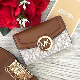 マイケルコース(Michael Kors)の《新品》MICHAEL KORS ホワイト シグネチャー レザー キーケース(キーケース)