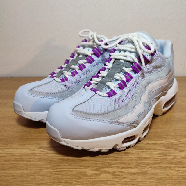 NIKE(ナイキ)の極美品 NIKE WMNS AIR MAX 95 レディースの靴/シューズ(スニーカー)の商品写真