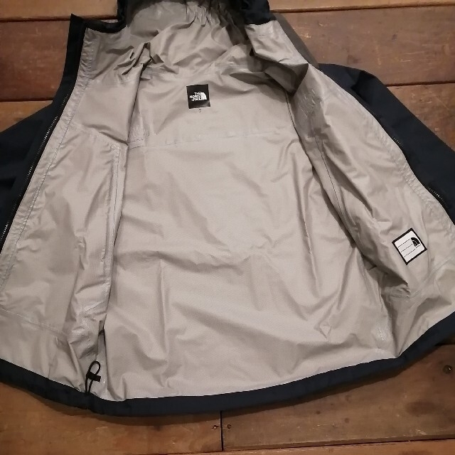 THE NORTH FACE(ザノースフェイス)の美品 ノースフェイス キッズ ドットショットジャケット 140 ネイビー 紺 キッズ/ベビー/マタニティのキッズ服男の子用(90cm~)(ジャケット/上着)の商品写真