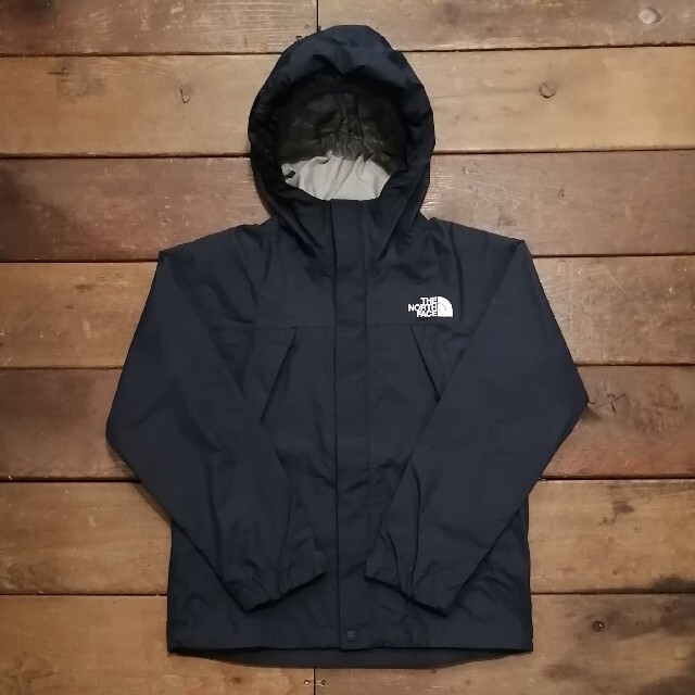 THE NORTH FACE(ザノースフェイス)の美品 ノースフェイス キッズ ドットショットジャケット 140 ネイビー 紺 キッズ/ベビー/マタニティのキッズ服男の子用(90cm~)(ジャケット/上着)の商品写真