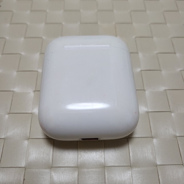 Apple(アップル)のAirPodsケースのみ スマホ/家電/カメラのオーディオ機器(ヘッドフォン/イヤフォン)の商品写真