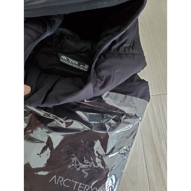 新品ARC'TERYX アトムLTフーディー　S　型番24108　ノースフェイス