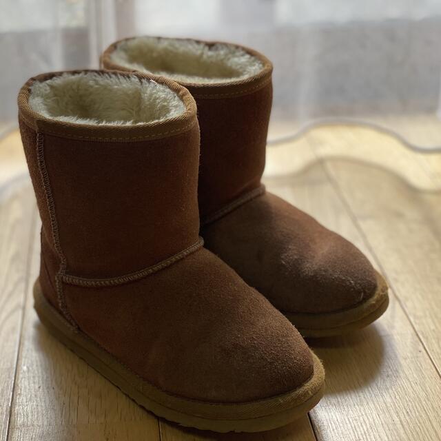 UGG(アグ)のUGG アグ ムートンブーツ　22cm キッズ/ベビー/マタニティのキッズ靴/シューズ(15cm~)(ブーツ)の商品写真