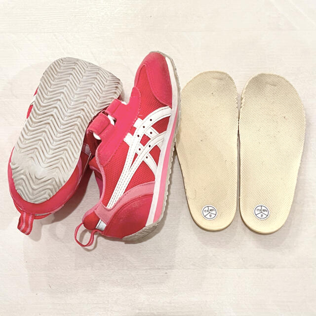 asics(アシックス)のアシックス スニーカー 17cm ピンク キッズ/ベビー/マタニティのキッズ靴/シューズ(15cm~)(スニーカー)の商品写真