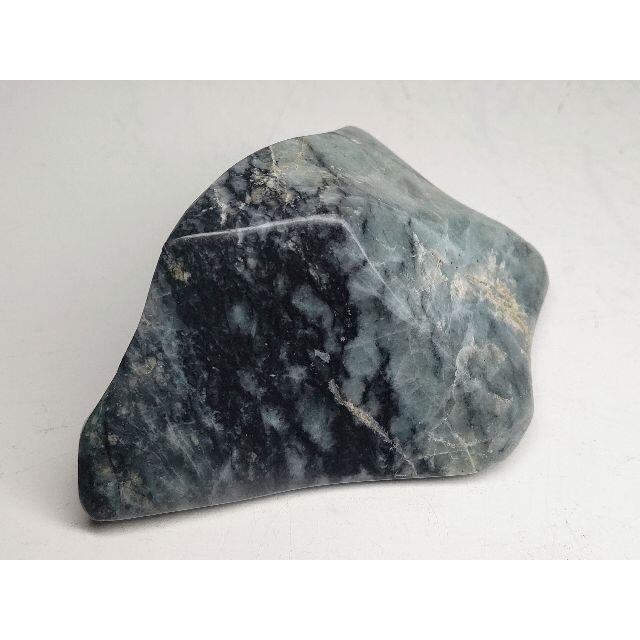 黒灰緑 198g M 翡翠 ヒスイ 翡翠原石 原石 鉱物 鑑賞石 自然石