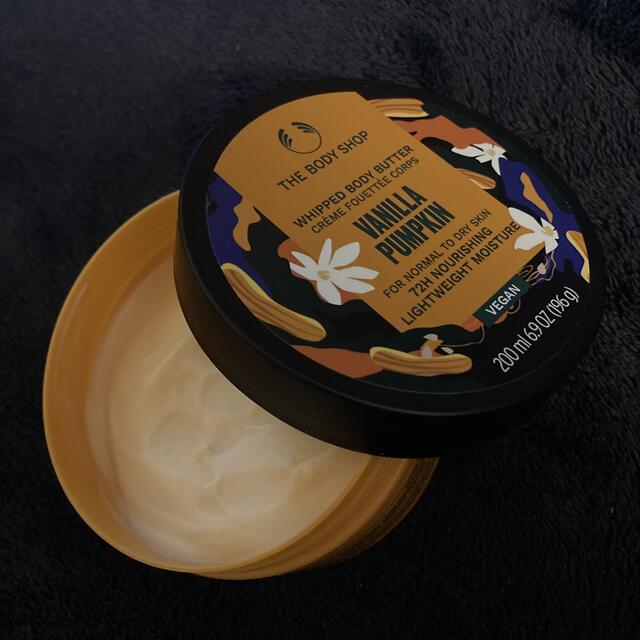 THE BODY SHOP(ザボディショップ)のボディショップ　バニラパンプキン　ホイップドボディバター コスメ/美容のボディケア(ボディクリーム)の商品写真