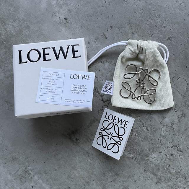 LOEWEアナグラムブローチLOEWE ブローチ