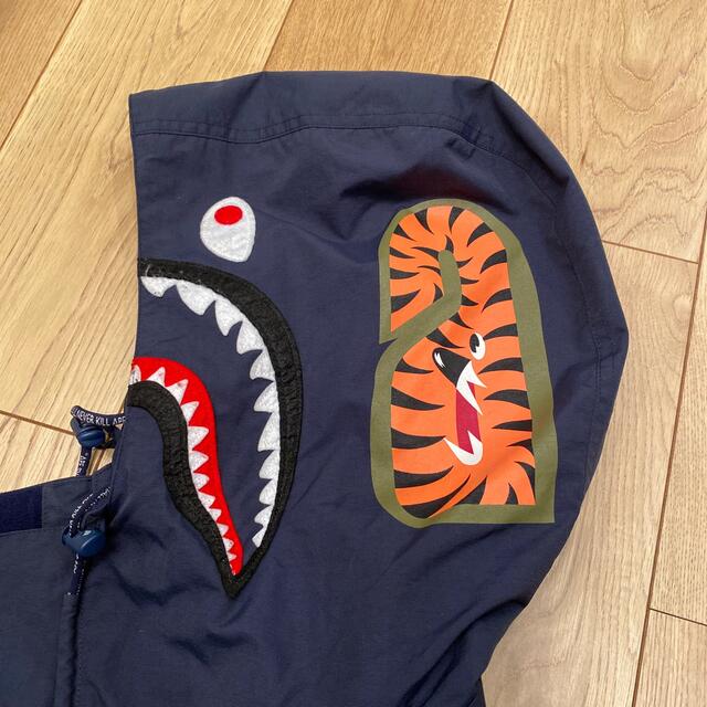 A BATHING APE(アベイシングエイプ)のA BATHING APE エイプ　シャーク　マウンテンパーカー　BAPE  メンズのジャケット/アウター(マウンテンパーカー)の商品写真