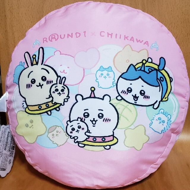 ちいかわ　ROUND1　クッション エンタメ/ホビーのおもちゃ/ぬいぐるみ(キャラクターグッズ)の商品写真