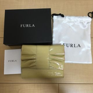 フルラ(Furla)のFURLA エナメルリボン折財布(財布)