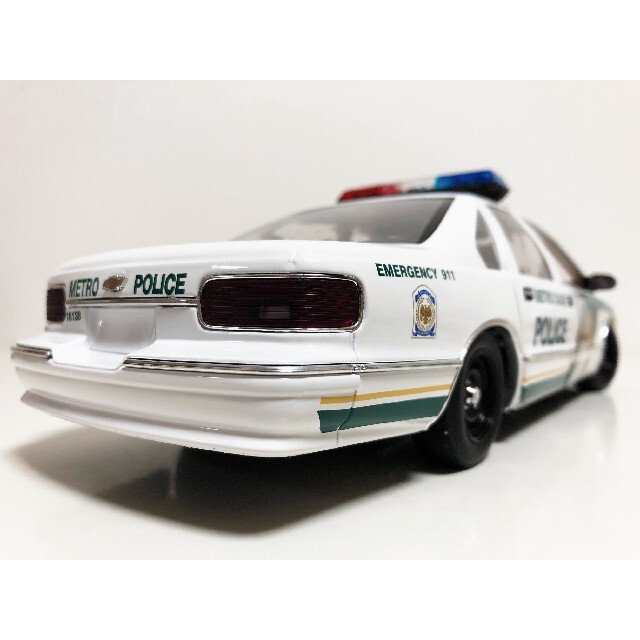 UTmodels/Chevyシボレー Capriceカプリス 1/18 新品 | www