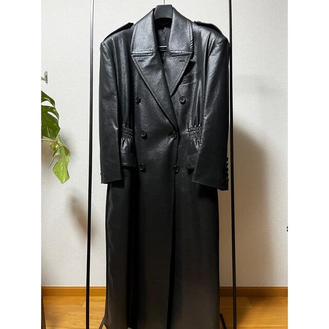 JOHN LAWRENCE SULLIVAN(ジョンローレンスサリバン)のVEGAN LEATHER WAIST GATHERED COAT メンズのジャケット/アウター(トレンチコート)の商品写真